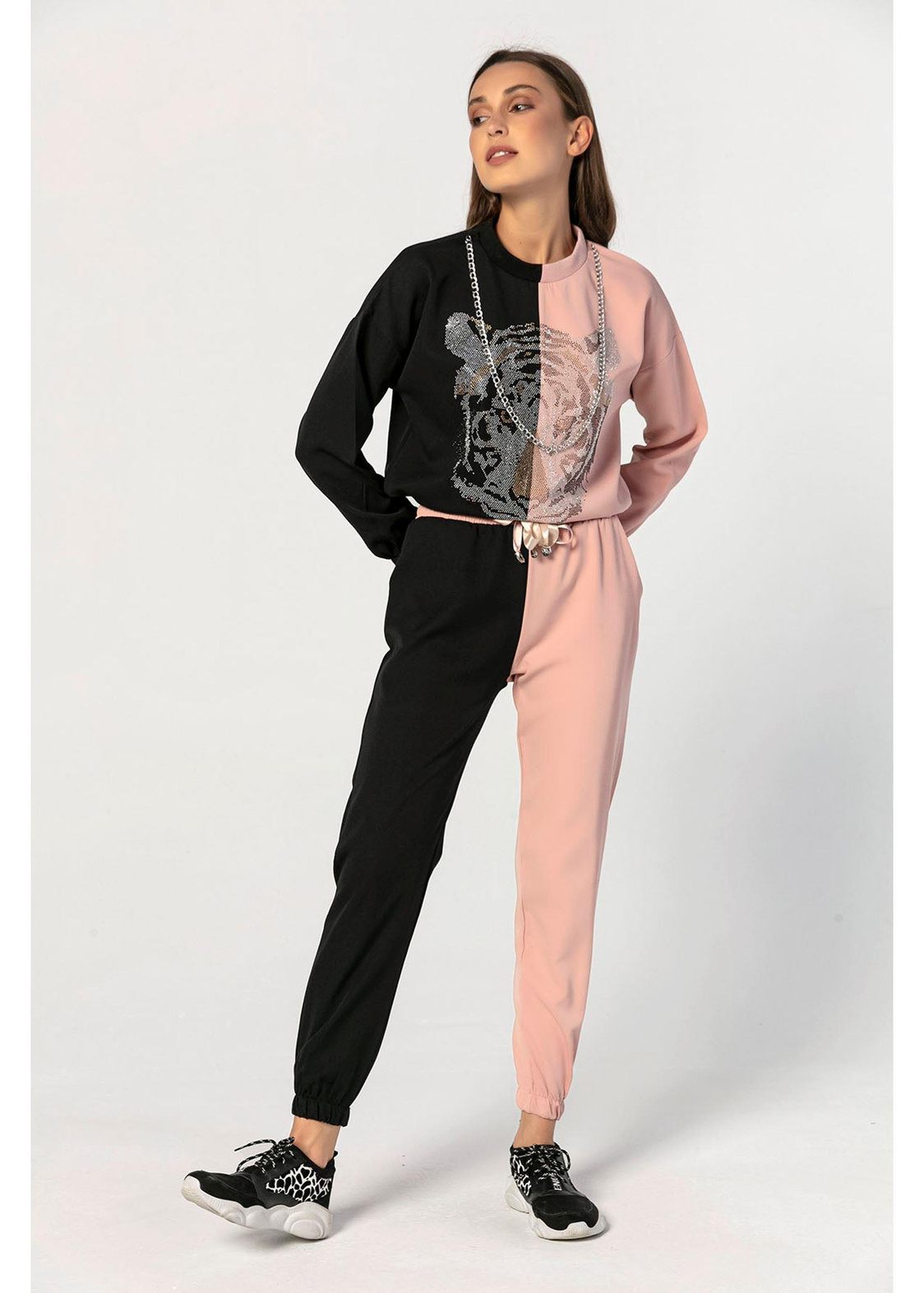 Önü Leopar Taşlı, Zincirli İki Renkli Sweatshirt-Siyah-Pudra