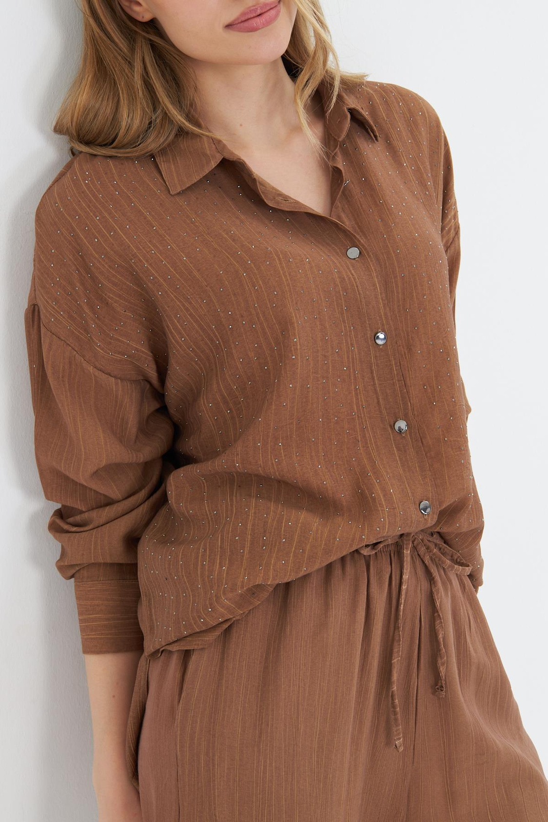 Önü Taşlı Çizgili Rayon Gömlek - Camel