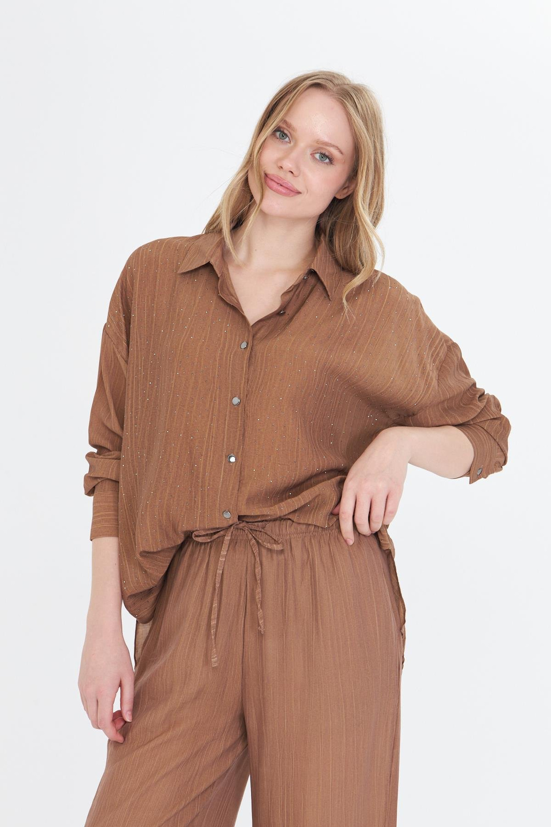 Önü Taşlı Çizgili Rayon Gömlek - Camel