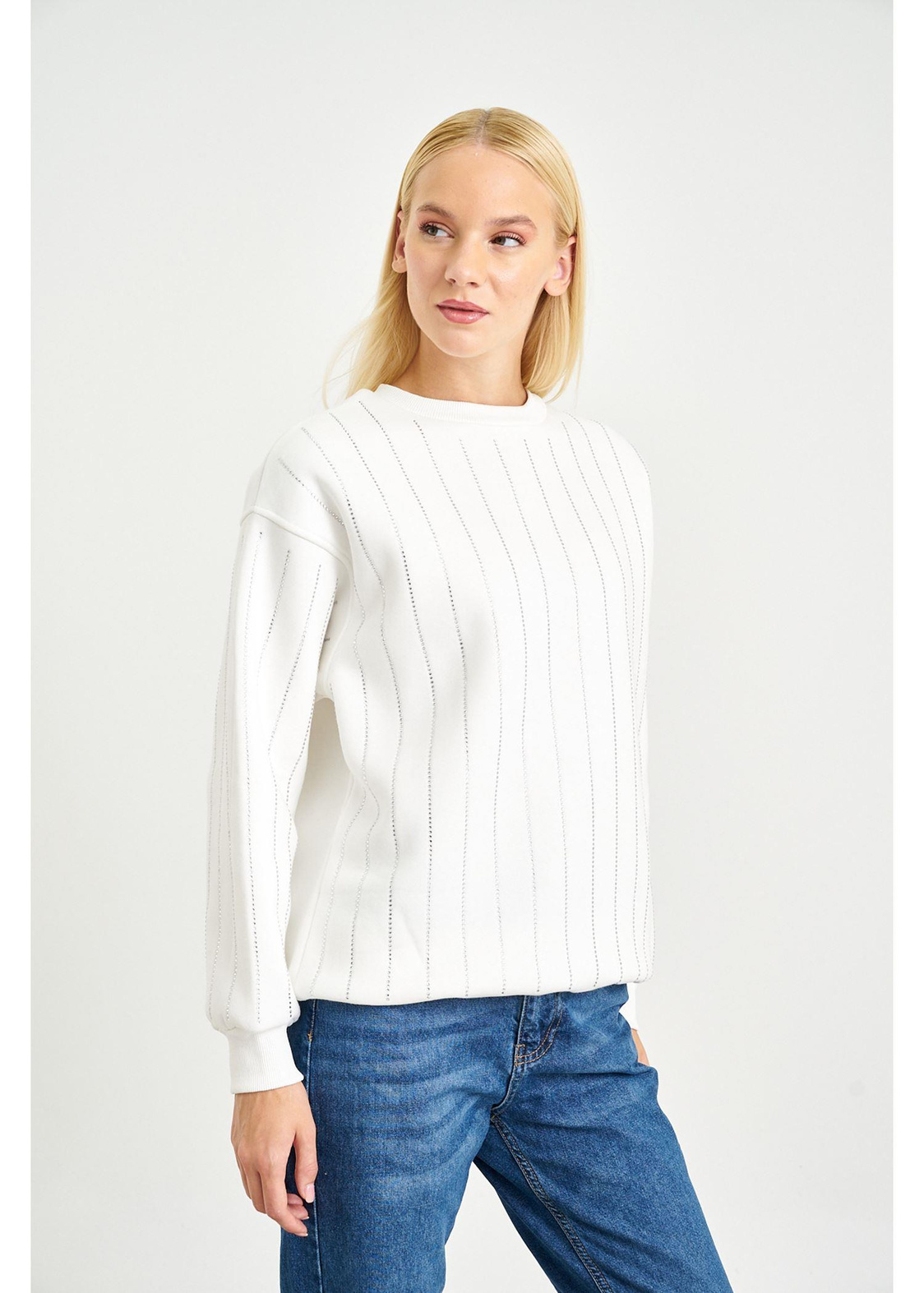 Önü ve Kolları Sıra Taşlı Sweatshirt-Ekru