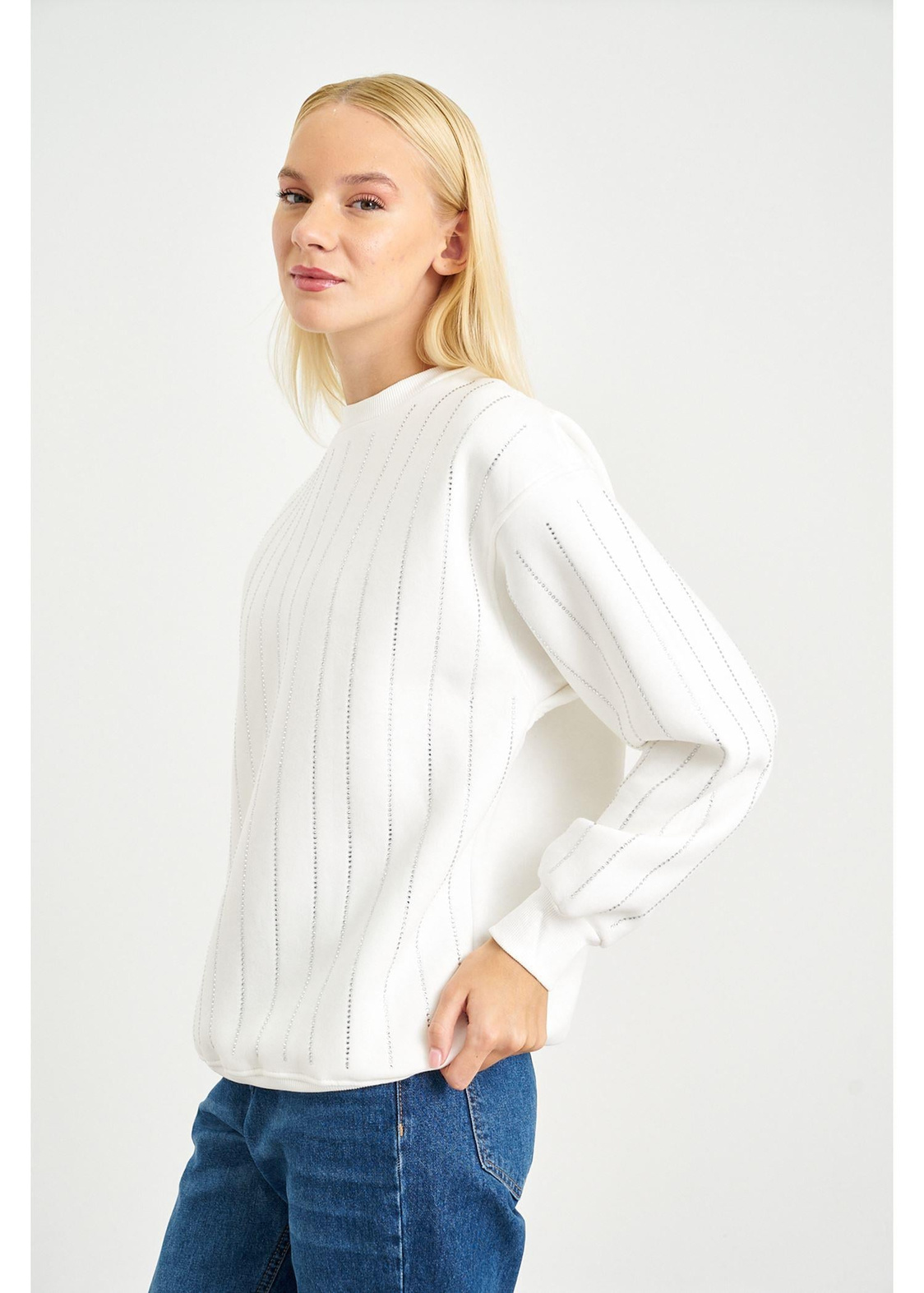 Önü ve Kolları Sıra Taşlı Sweatshirt-Ekru