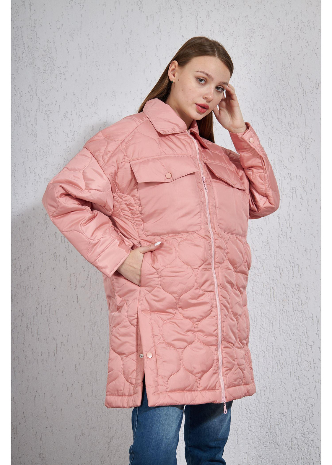 Önü Yırtmaçlı Cepli Kapitone Mont-Pudra