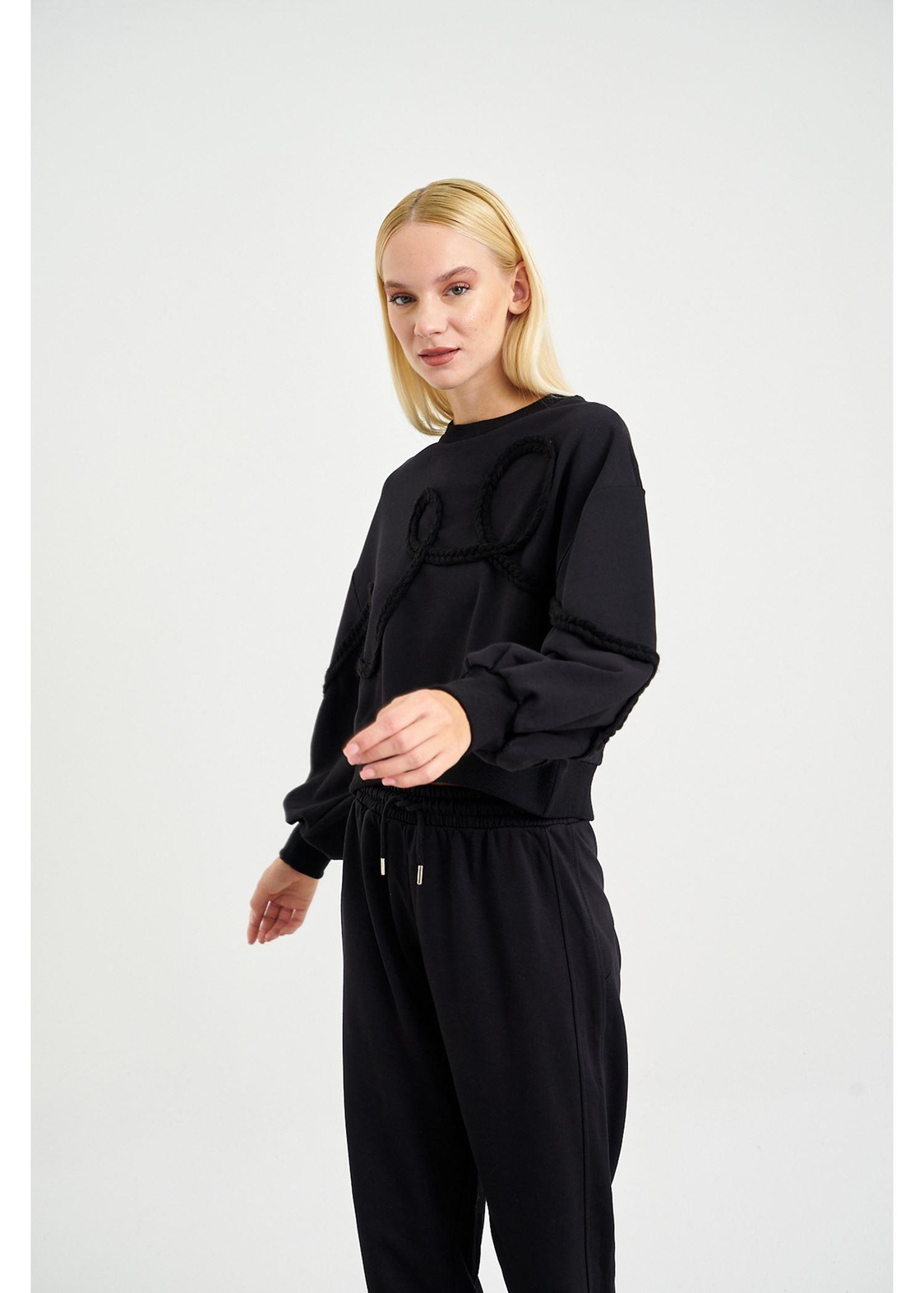Örgü İşlemeli Üç İplik Sweatshirt-Siyah