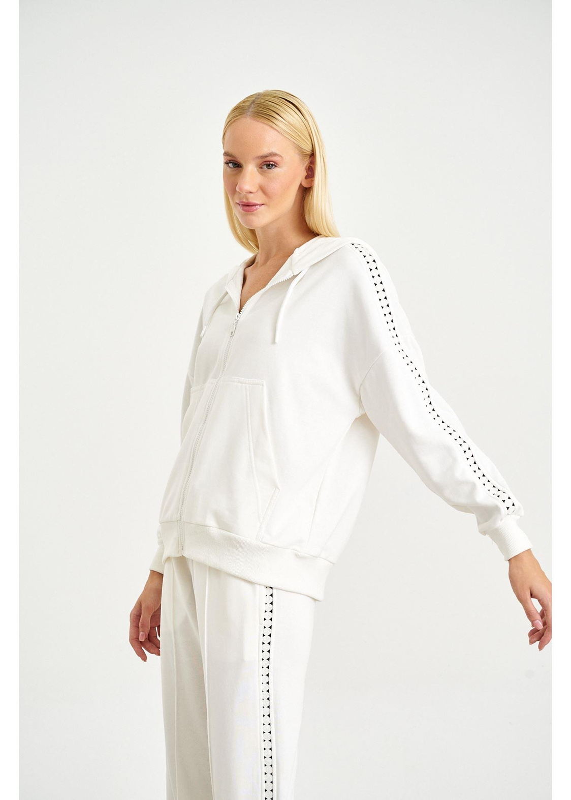 Örme Aksesuar Detaylı Üç İplik Sweatshirt-Ekru