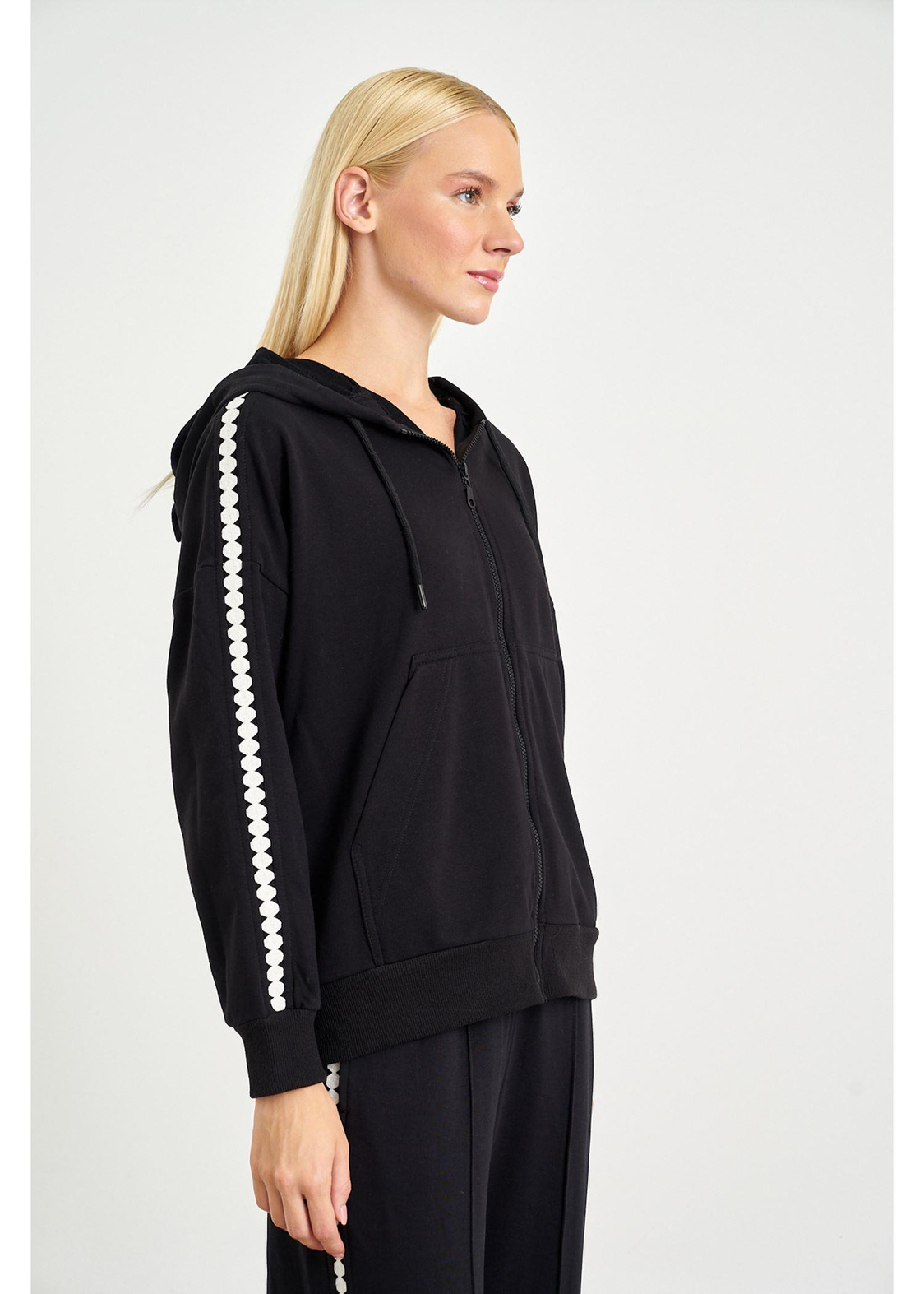 Örme Aksesuar Detaylı Üç İplik Sweatshirt-Siyah