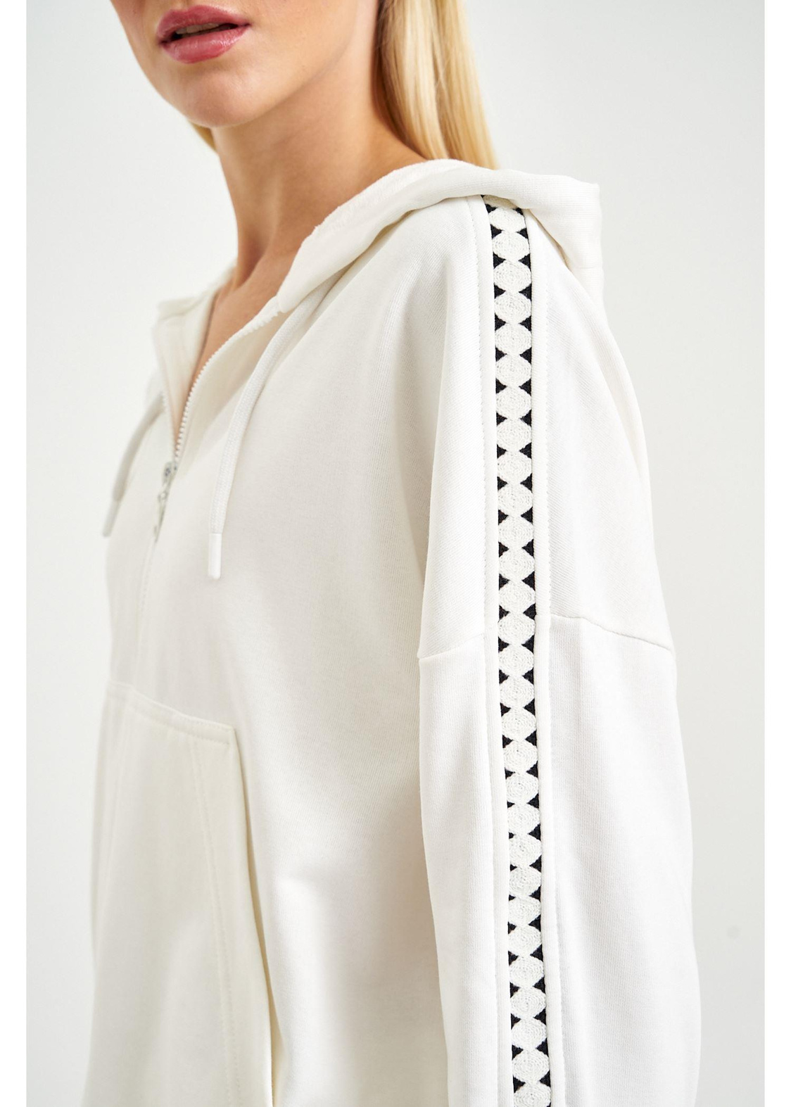 Örme Aksesuar Detaylı Üç İplik Sweatshirt-Ekru