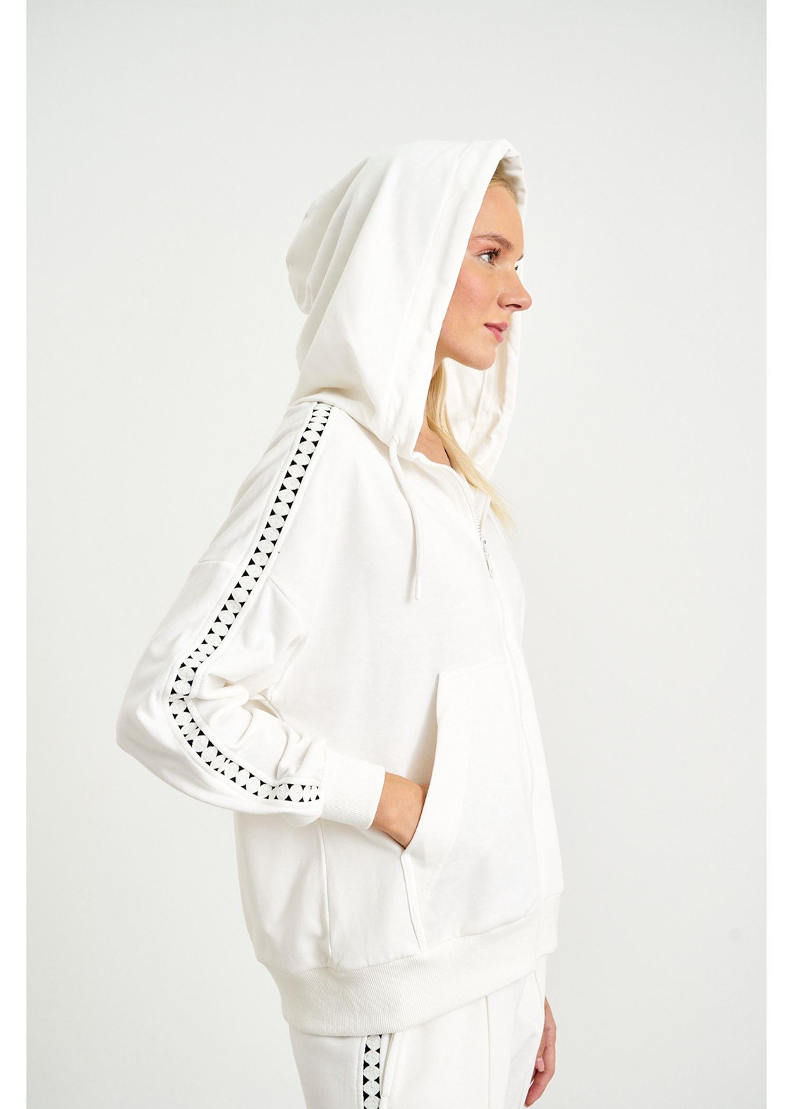 Örme Aksesuar Detaylı Üç İplik Sweatshirt-Ekru