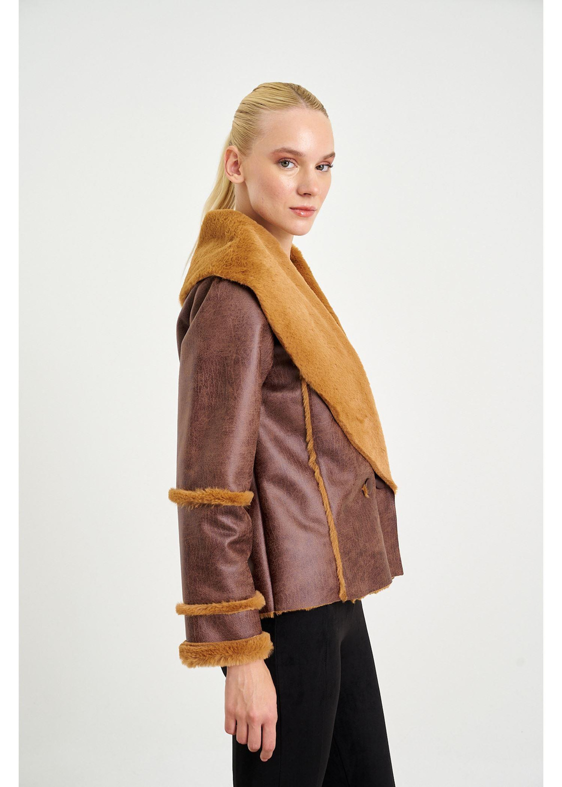 Peluşlu Kısa Deri Mont-Camel