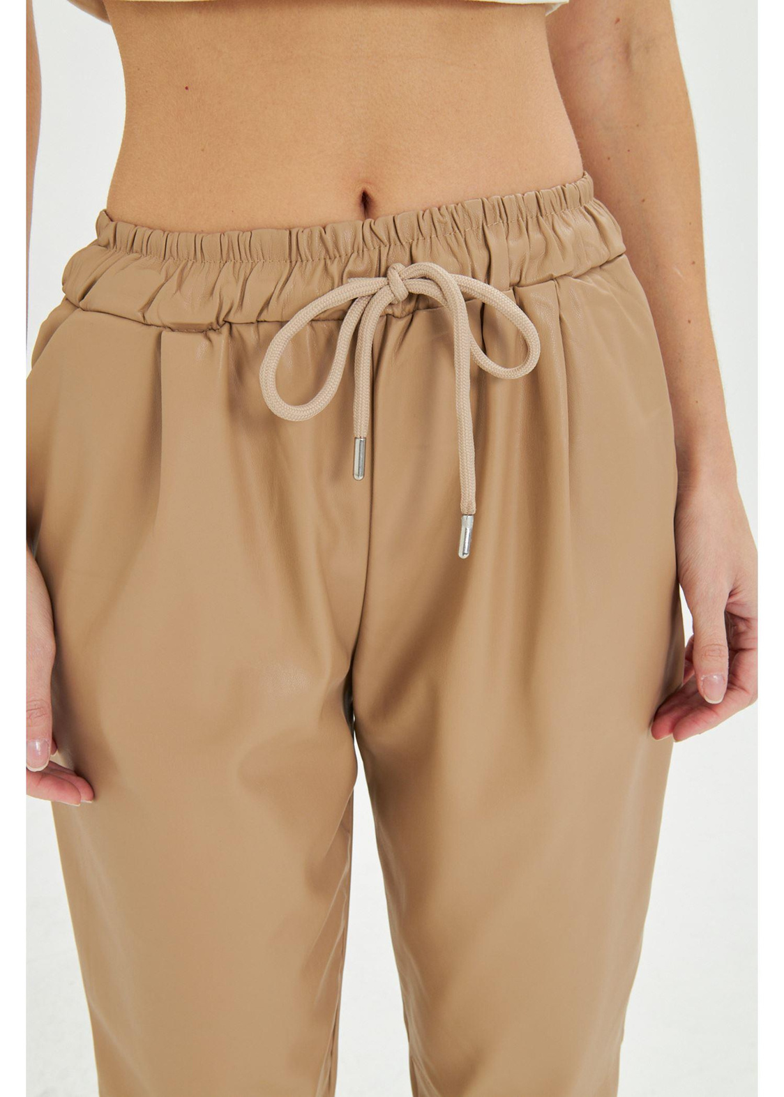 Pileli Lastikli Deri Pantolon