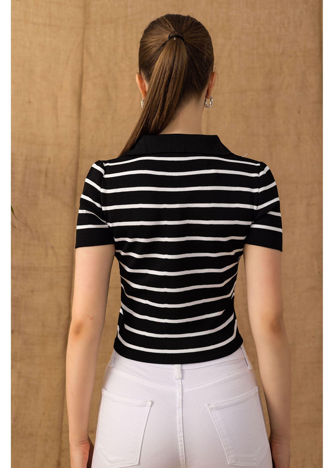 Polo Yaka Çizgili Triko Crop-Siyah