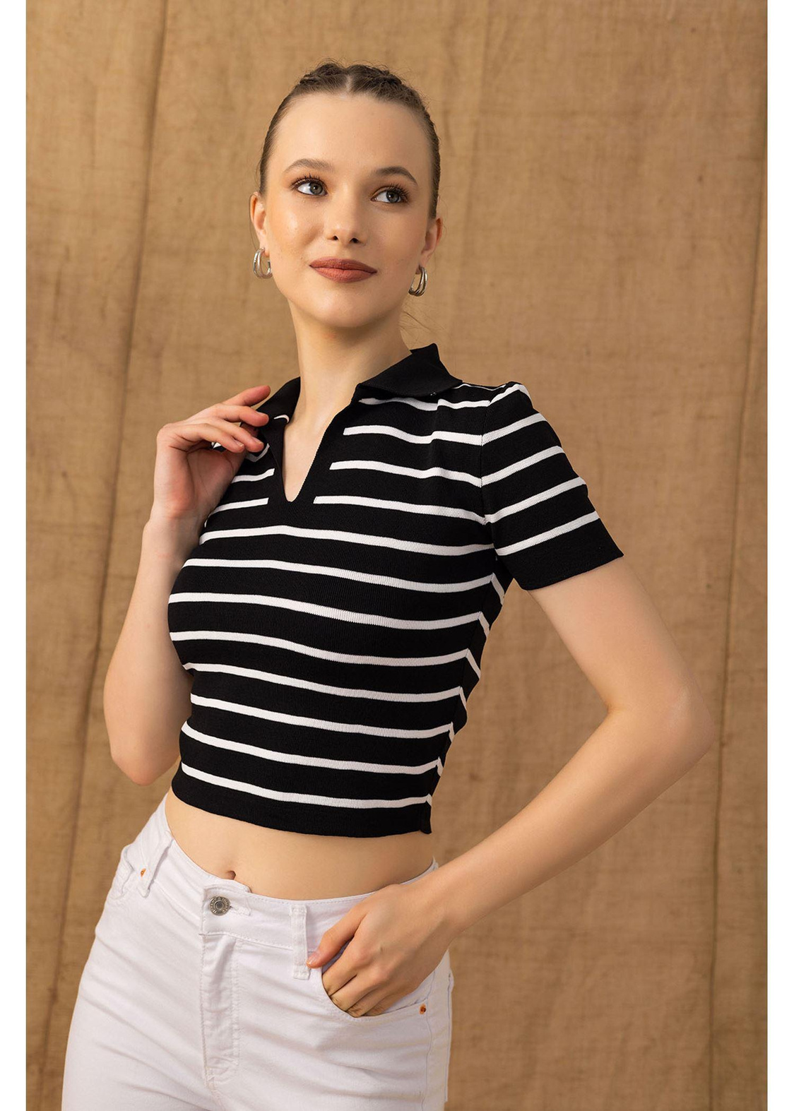 Polo Yaka Çizgili Triko Crop-Siyah