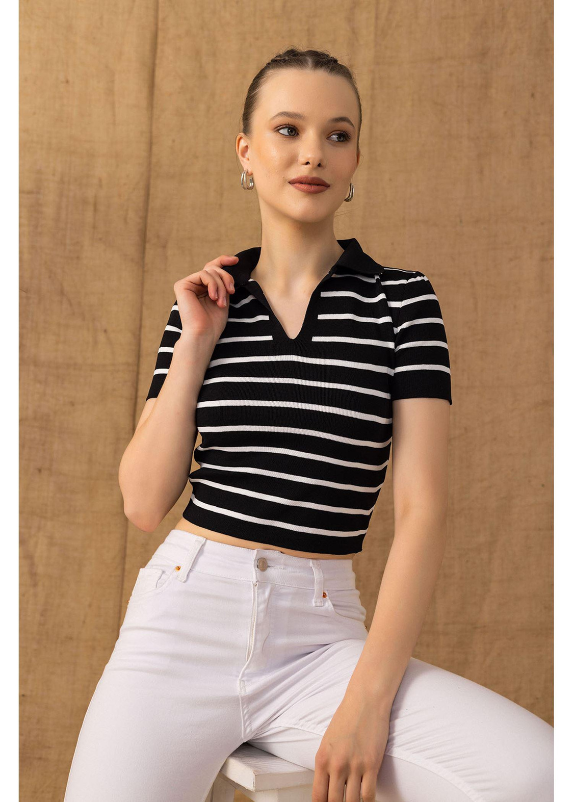 Polo Yaka Çizgili Triko Crop-Siyah