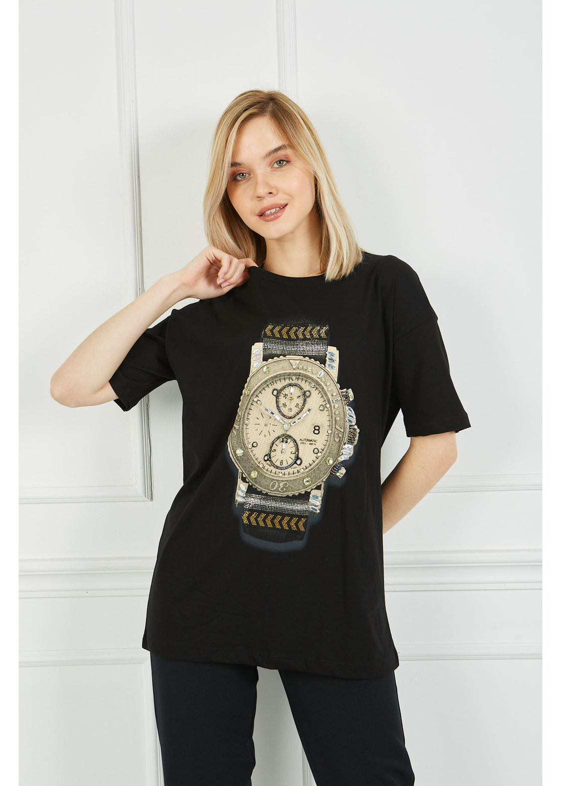 Saat Detaylı Baskılı Tshirt-Siyah