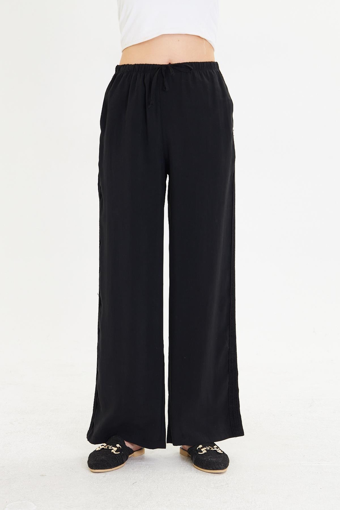 Şerit Detaylı Modal Pantolon