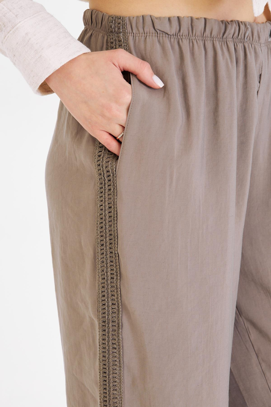 Şerit Detaylı Modal Pantolon