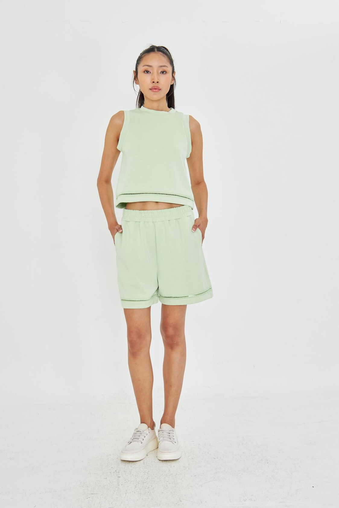 Şerit Detaylı Modal Şort