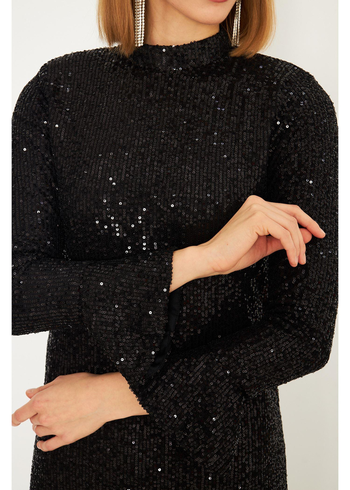 Sırt Dekolteli Kolları Volanlı Siyah Pul Payet Elbise