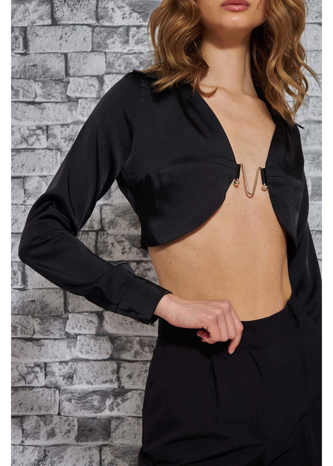 Sırtı Açık Dekolteli Crop Bluz-Siyah
