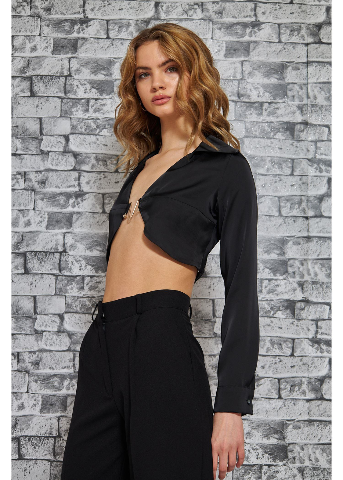 Sırtı Açık Dekolteli Crop Bluz-Siyah