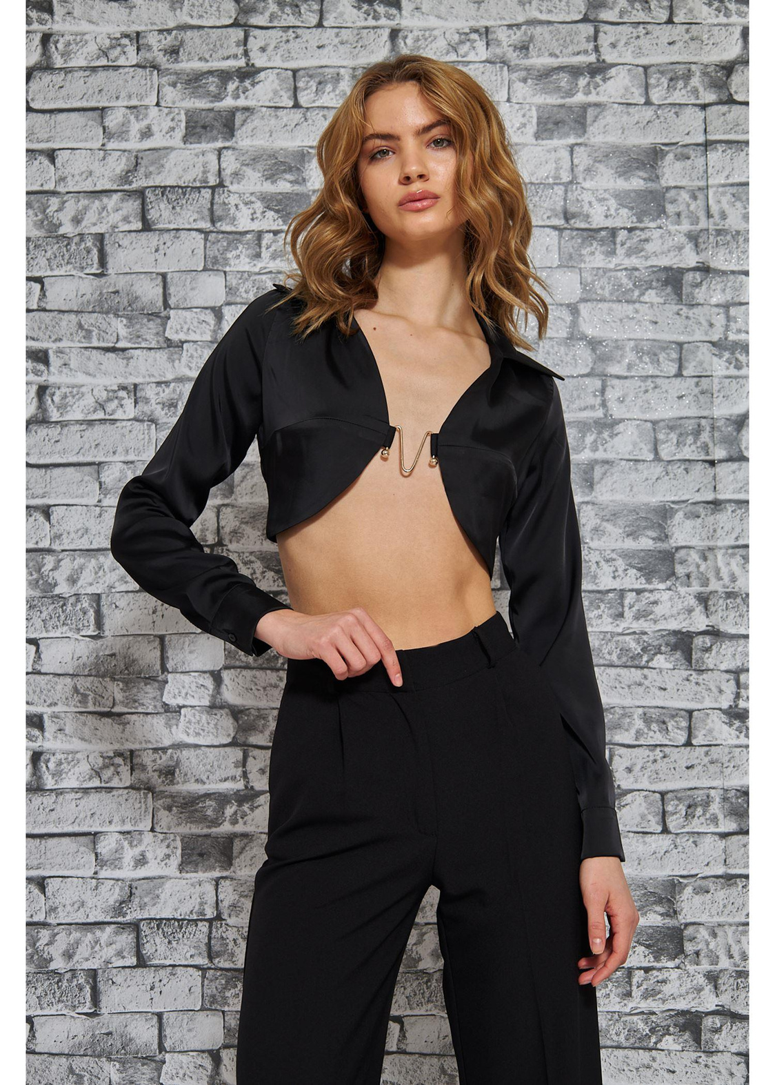 Sırtı Açık Dekolteli Crop Bluz-Siyah