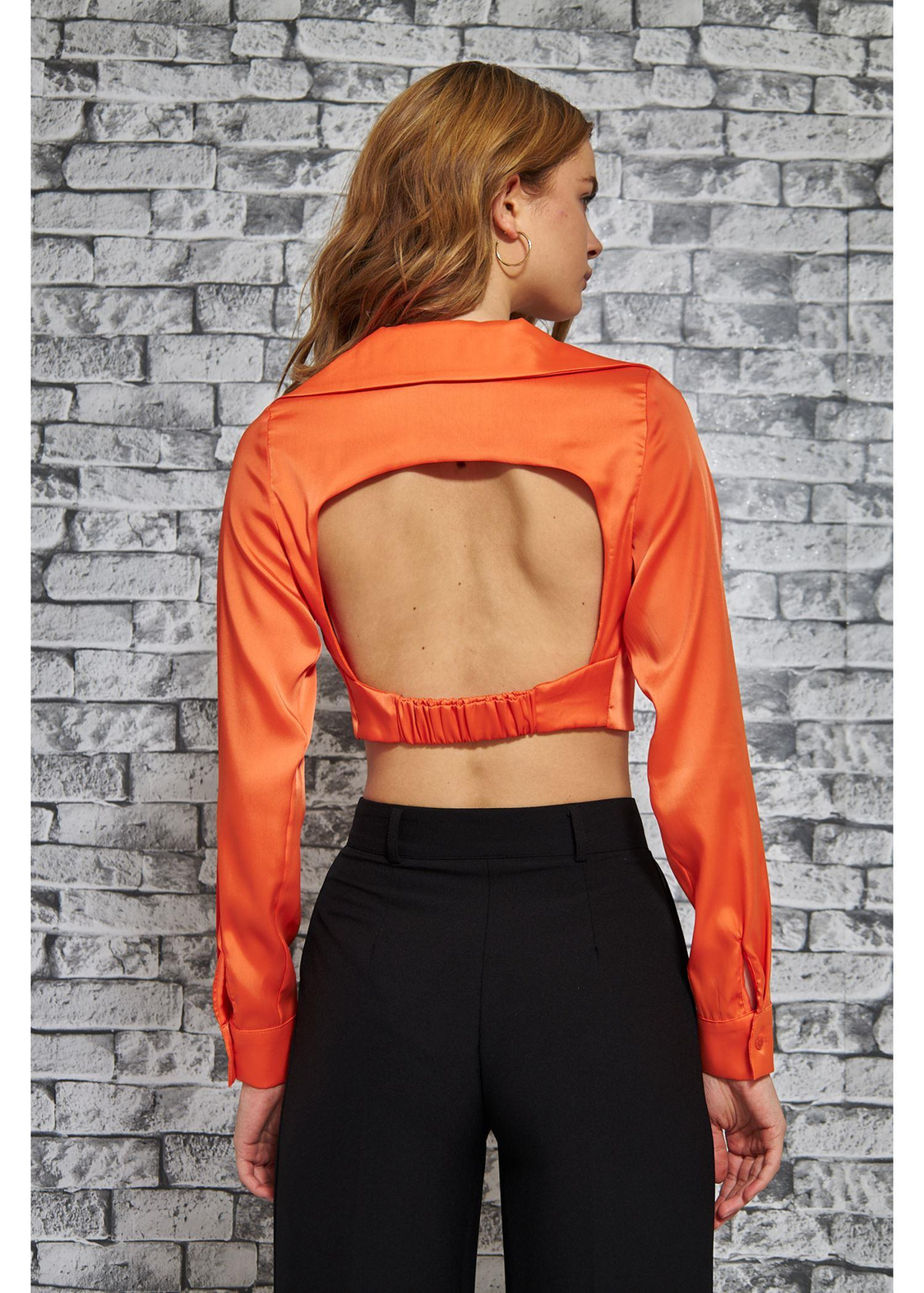 Sırtı Açık Dekolteli Crop Bluz-Turuncu
