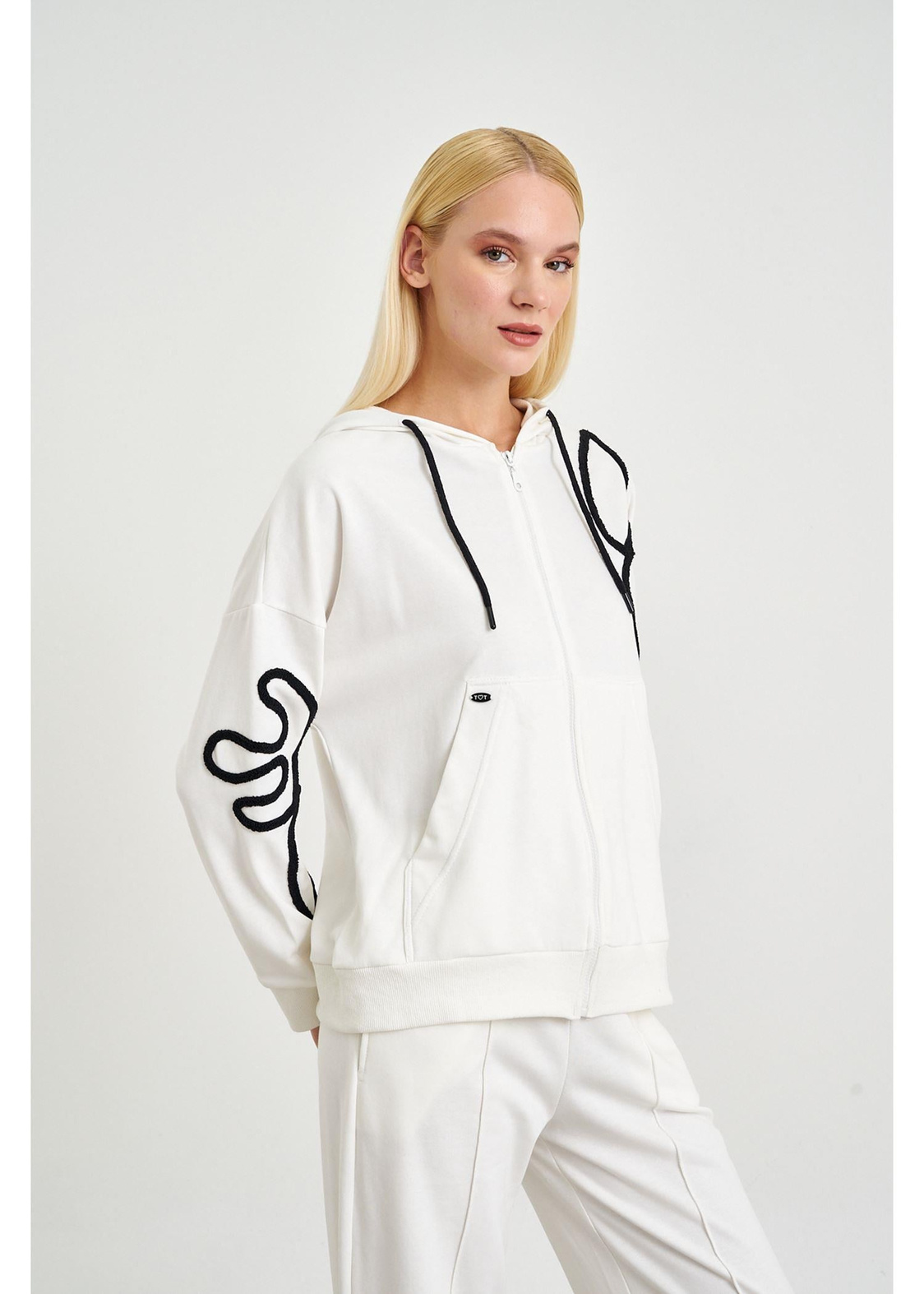 Süzene Nakışlı Üç İplik Sweatshirt-Ekru
