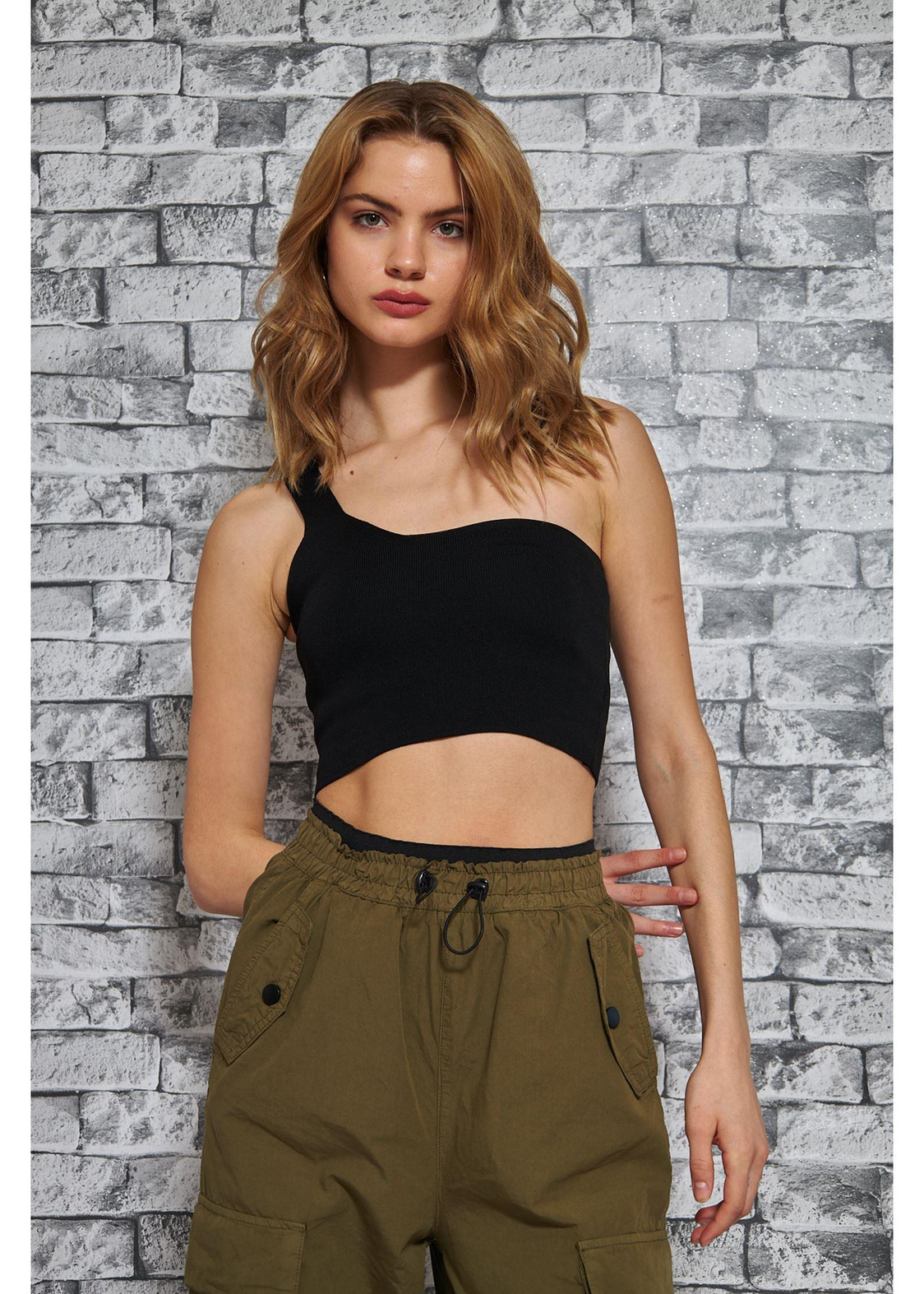 Tek Omuz Crop Top-Siyah