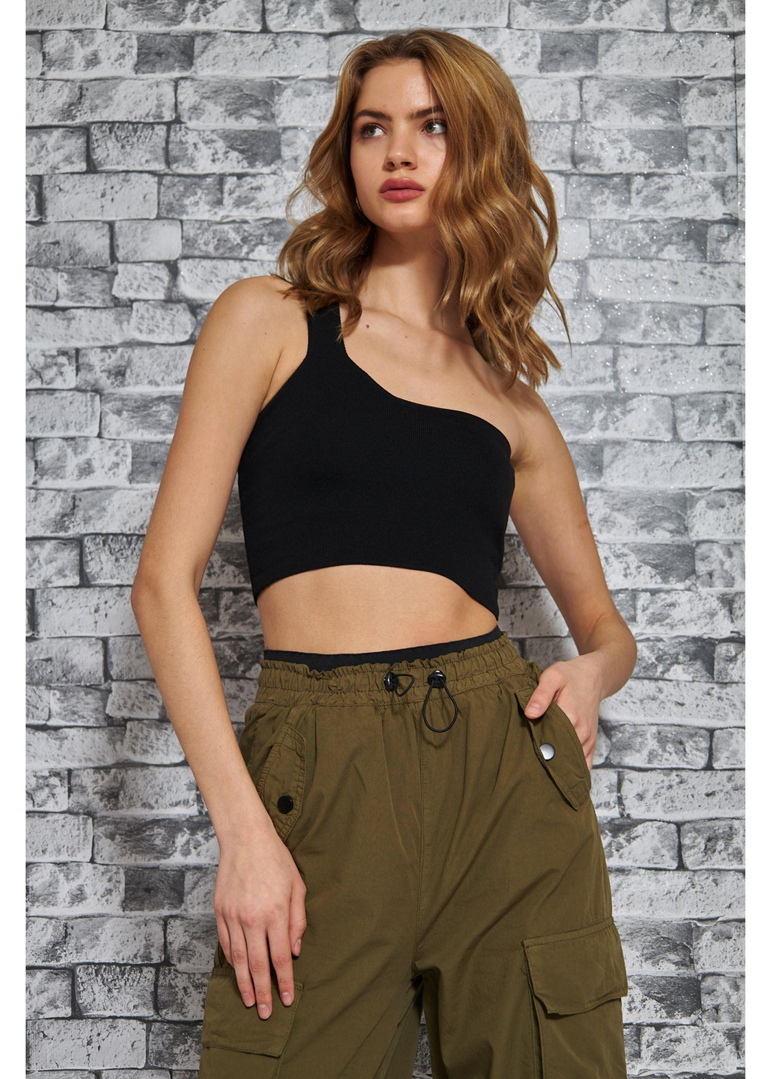 Tek Omuz Crop Top-Siyah