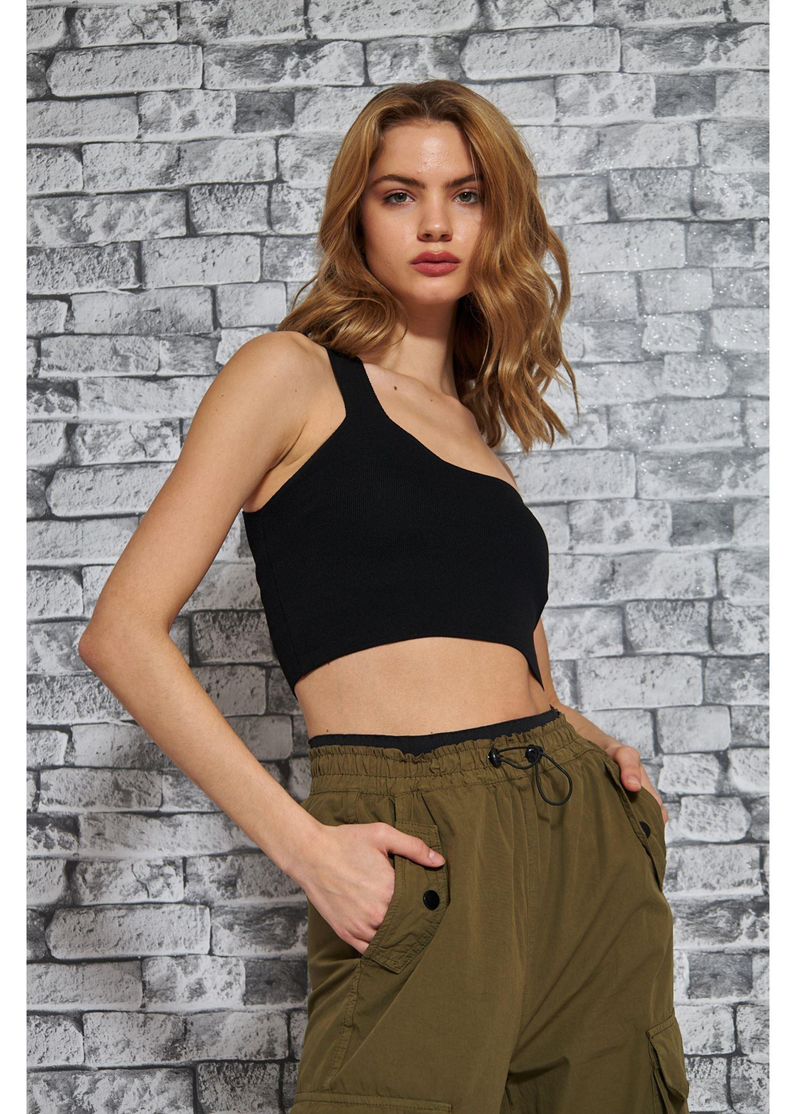 Tek Omuz Crop Top-Siyah