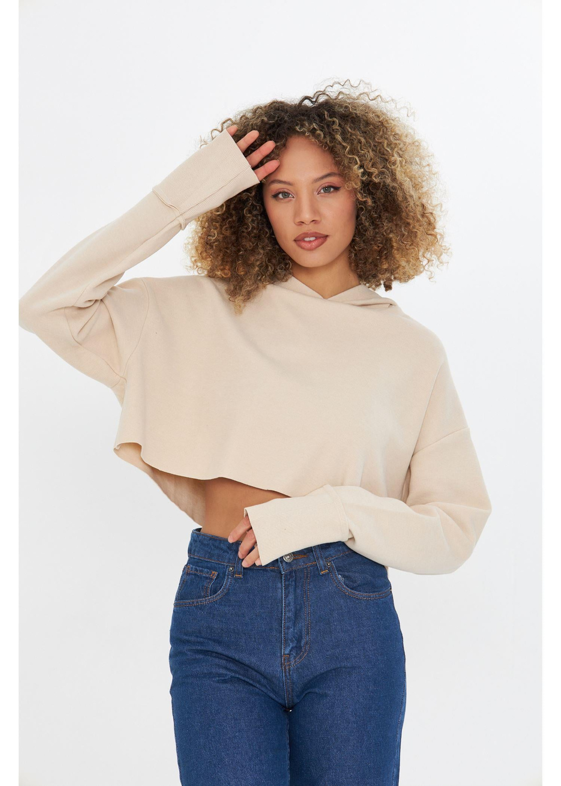 Uzun Kollu Kapüşonlu Sweatshirt