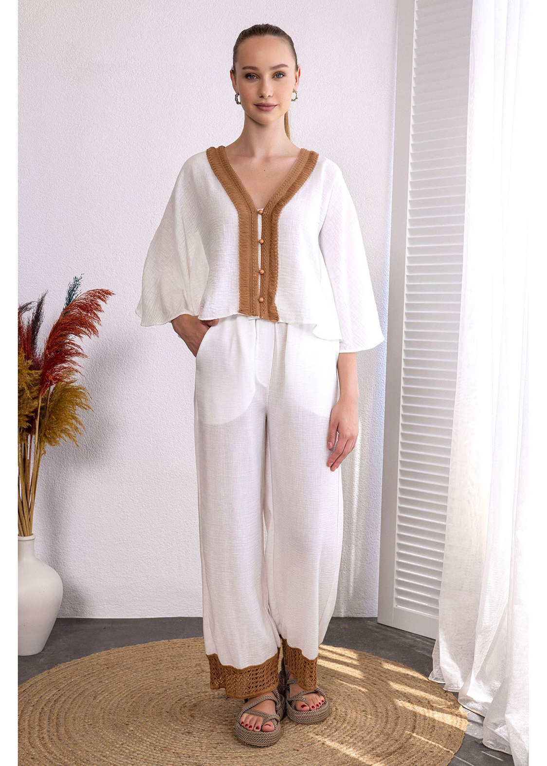 V Yaka Dantelli Kısa Keten Kimono-Ekru
