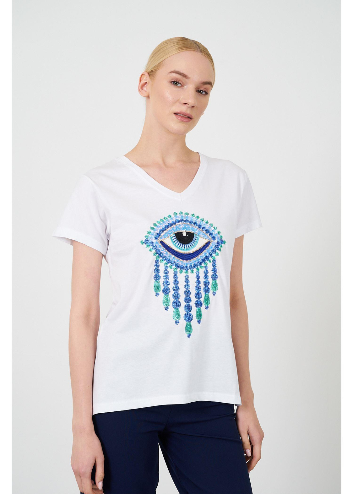 V Yaka Göz Nakışlı Basic T-shirt-Ekru
