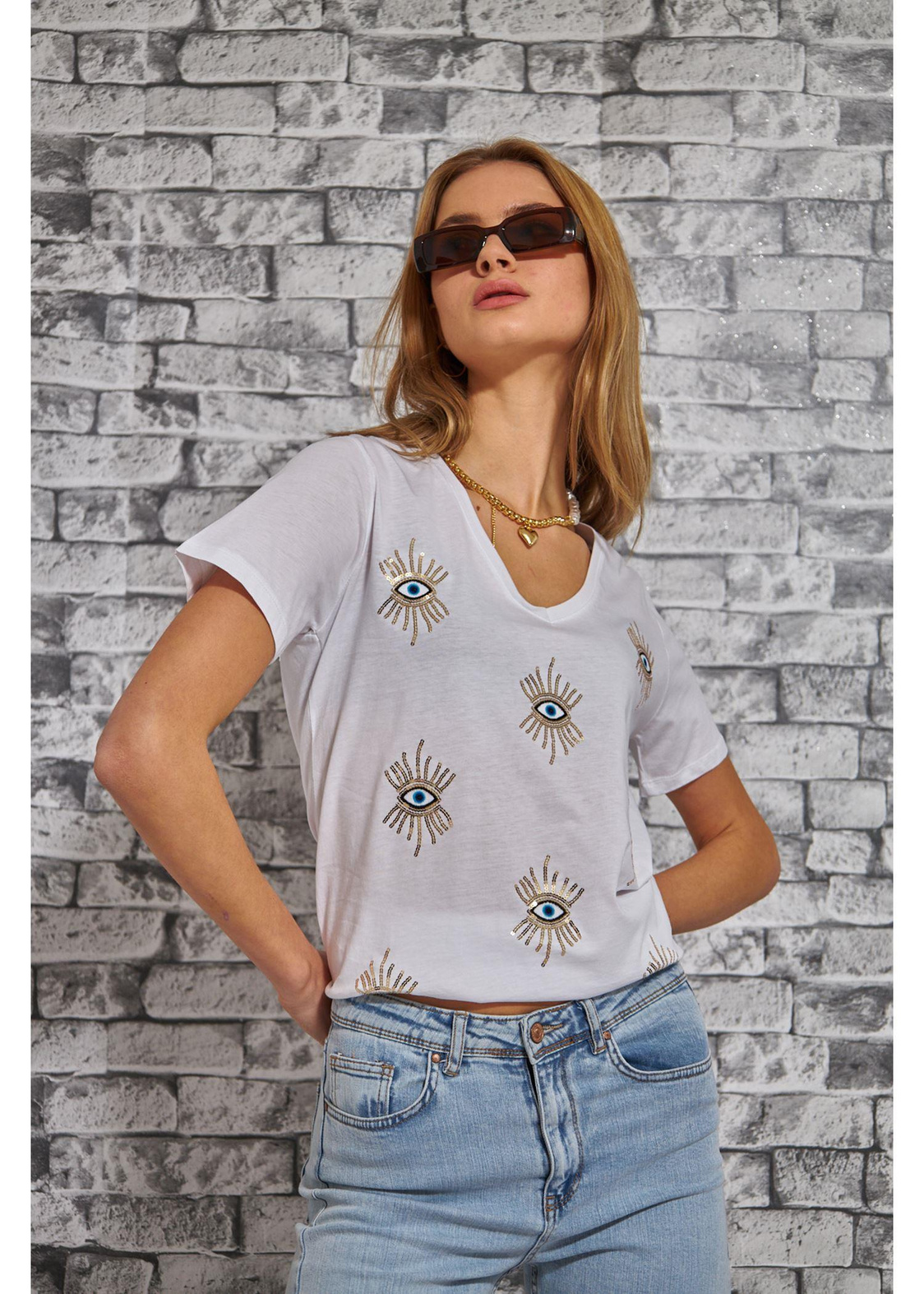 V Yaka Göz Nakışlı Süprem T-Shirt-Beyaz
