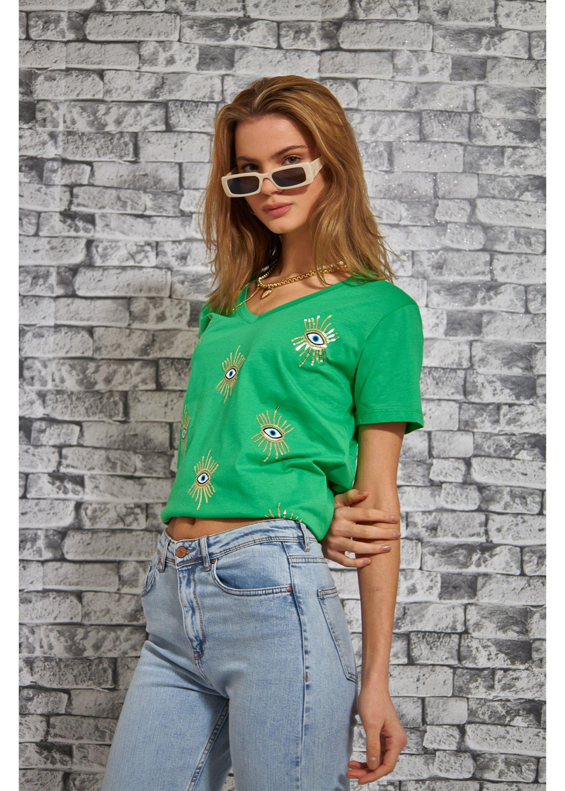 V Yaka Göz Nakışlı Süprem T-Shirt-Yeşil