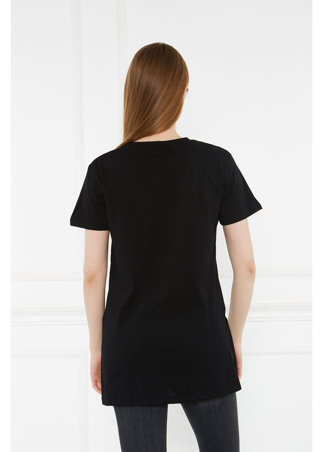V Yaka Kısa Kol Yırtmaçlı Tshirt-Siyah