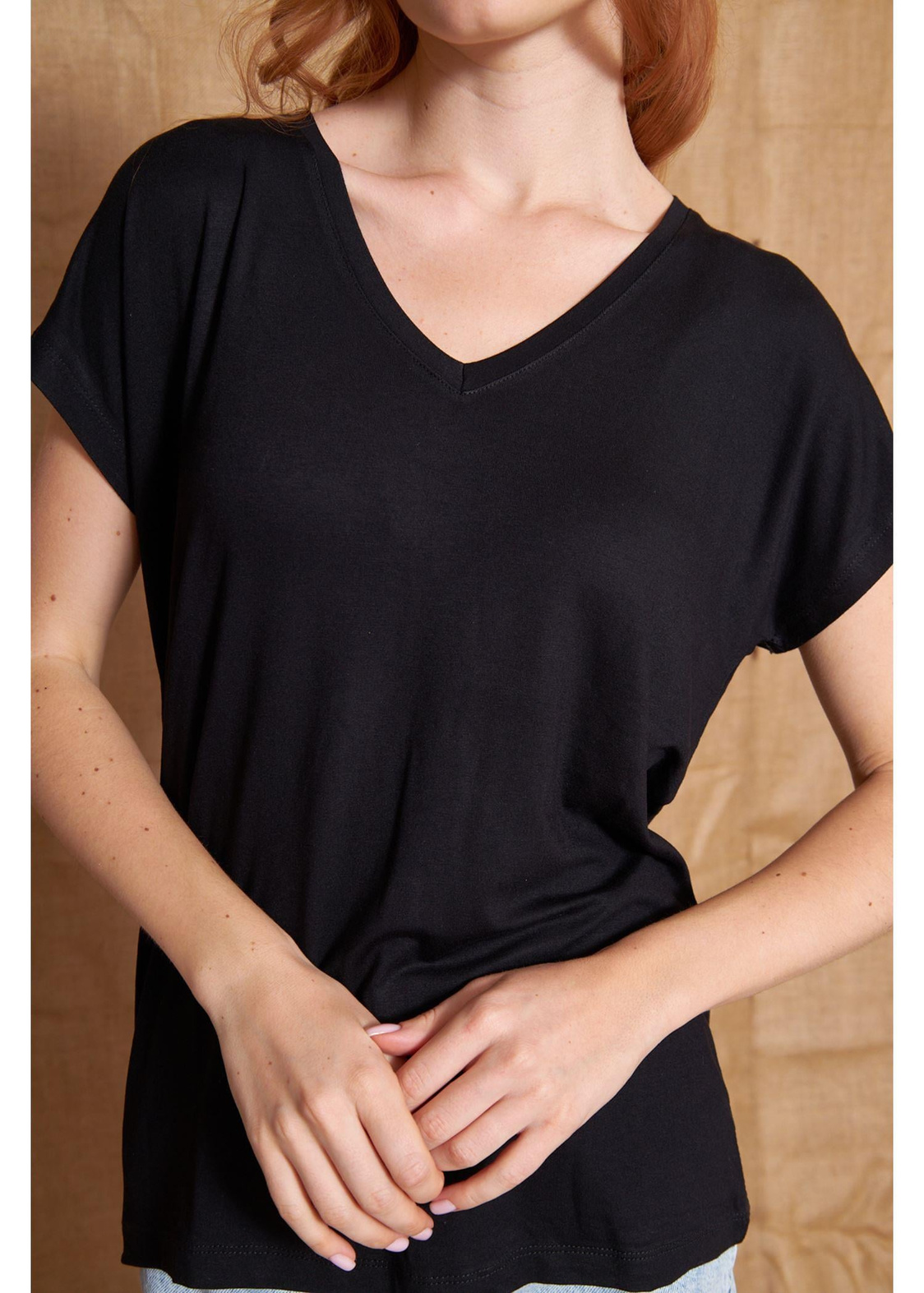 V Yaka T-Shirt-Siyah