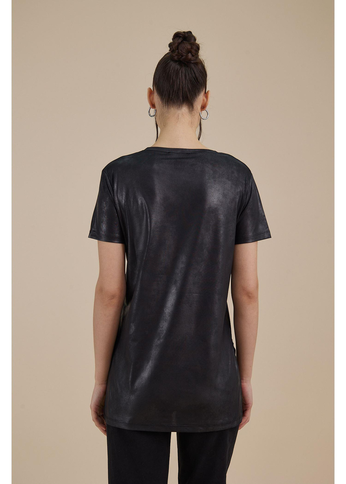 V Yaka Yırtmaçlı Kısa Kol Tshirt-Siyah