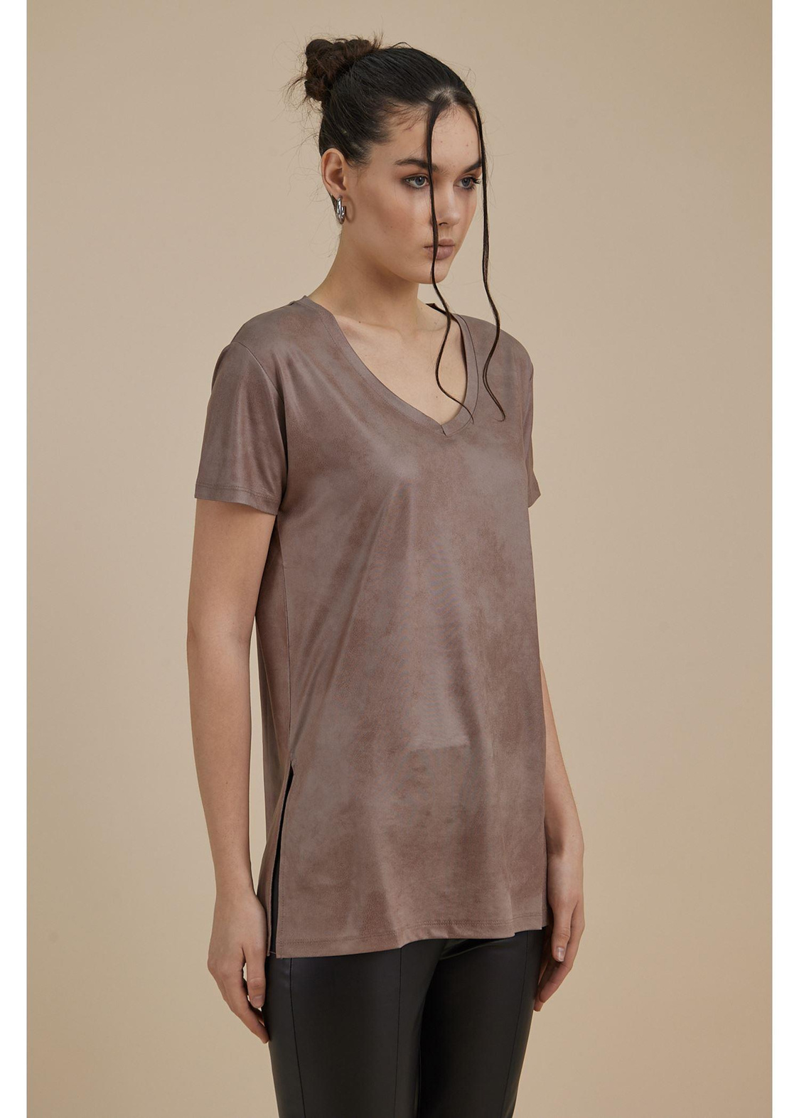 V Yaka Yırtmaçlı Kısa Kol Tshirt-Vizon