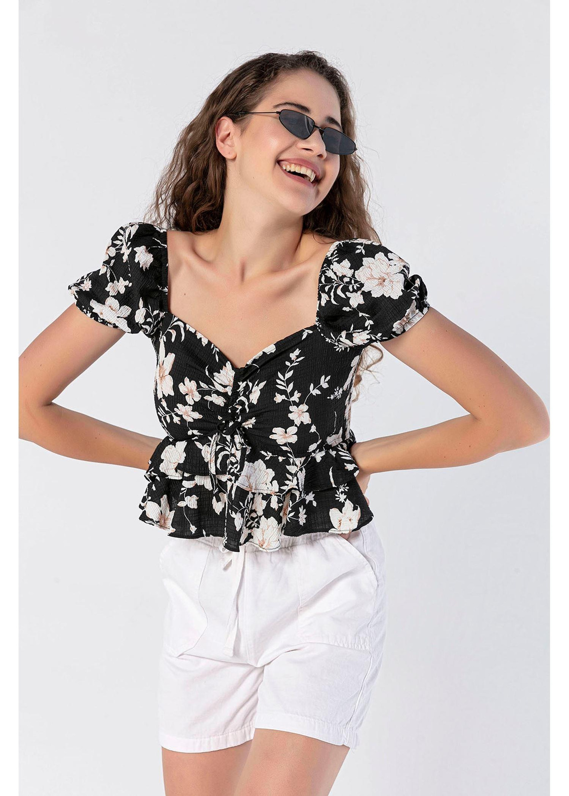 Volanlı, Çiçek Desenli Crop Bluz-Siyah