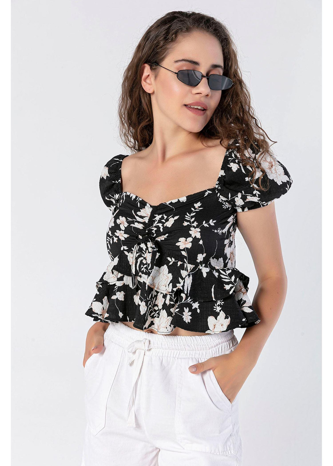 Volanlı, Çiçek Desenli Crop Bluz-Siyah
