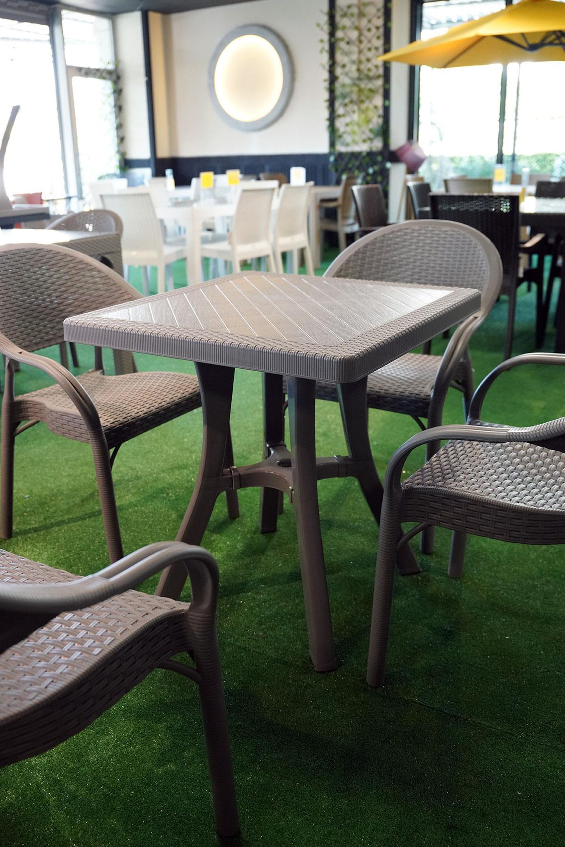 Alezy Bambu Balkon Bahçe Masa Takımı 4 Kişilik 70x70 Masa 4 Adet Bambu Koltuk Kahverengi