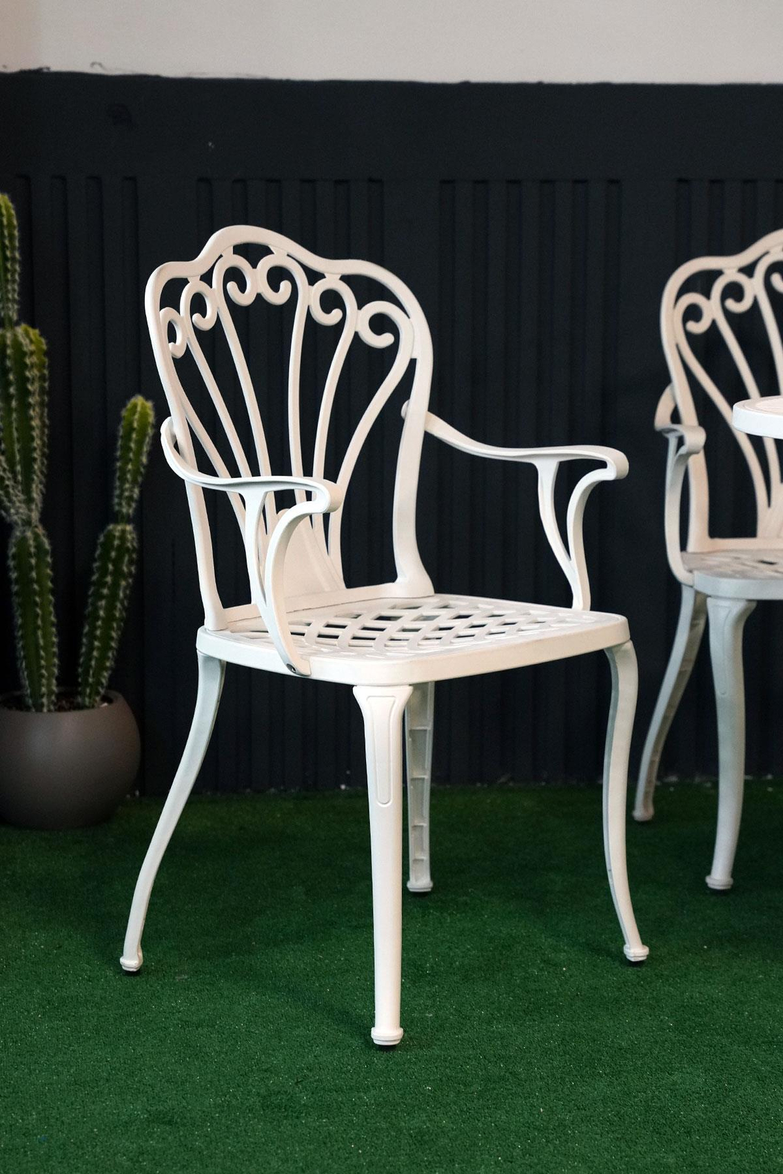 Alezy İstanbul Masa Takımı Ø75 cm Yuvarlak Masa 3 Adet İstanbul Koltuk Ferforje Görünümlü Set