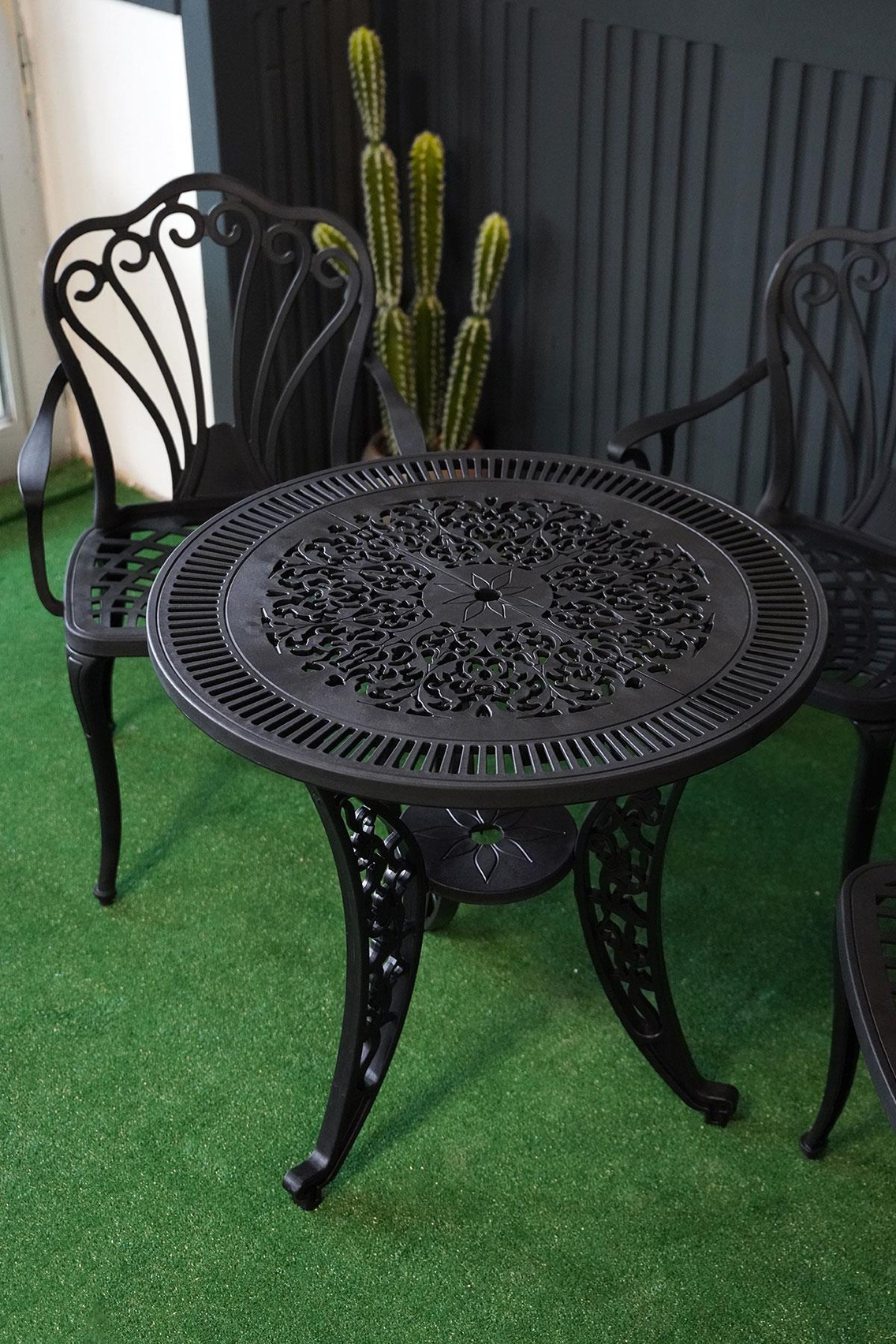 Alezy İstanbul Masa Takımı Ø75 cm Yuvarlak Masa 3 Adet İstanbul Koltuk Ferforje Görünümlü Set