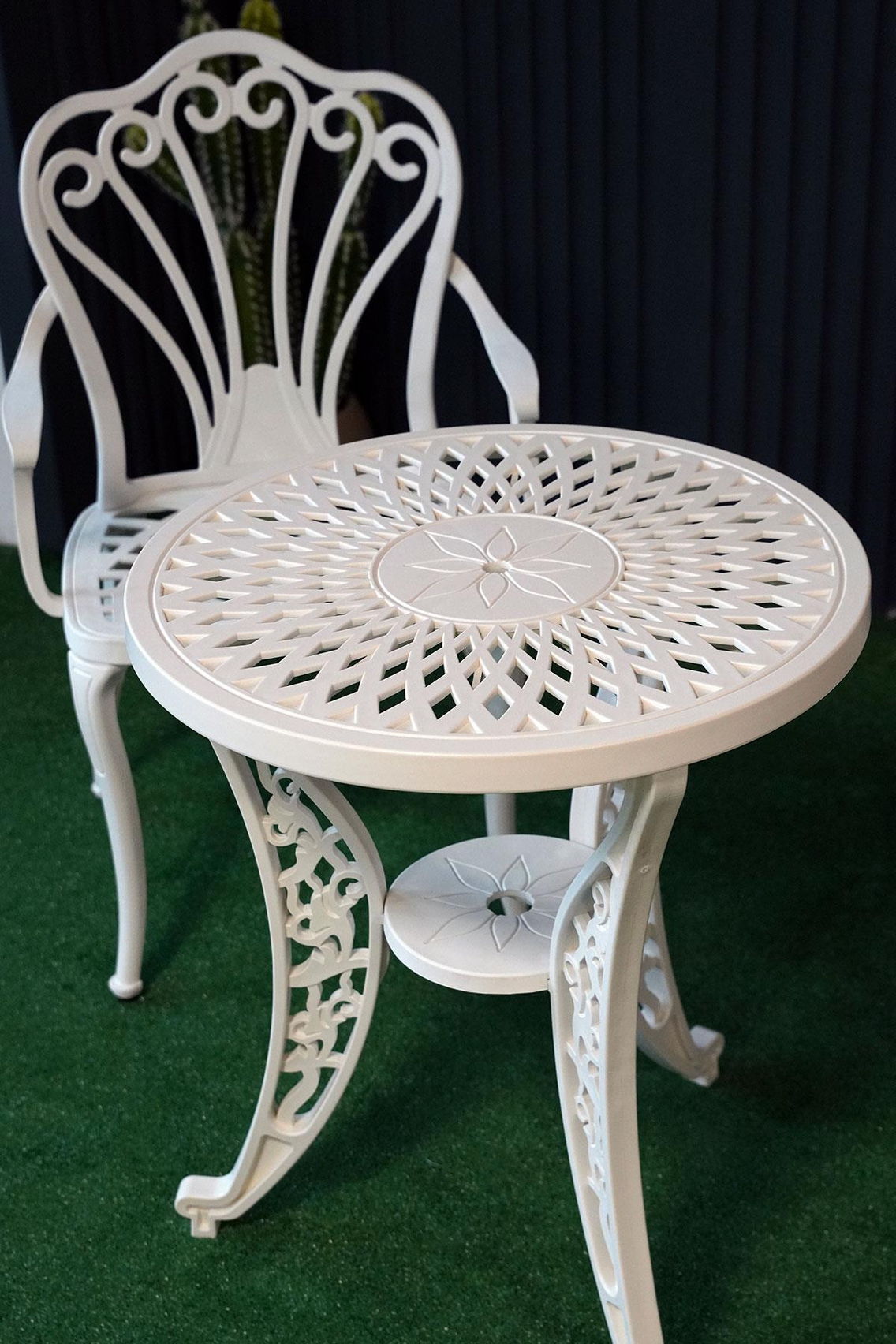 Alezy İstanbul Masa Takımı Ø75 cm Yuvarlak Masa 2 Adet İstanbul Koltuk Ferforje Görünümlü Set