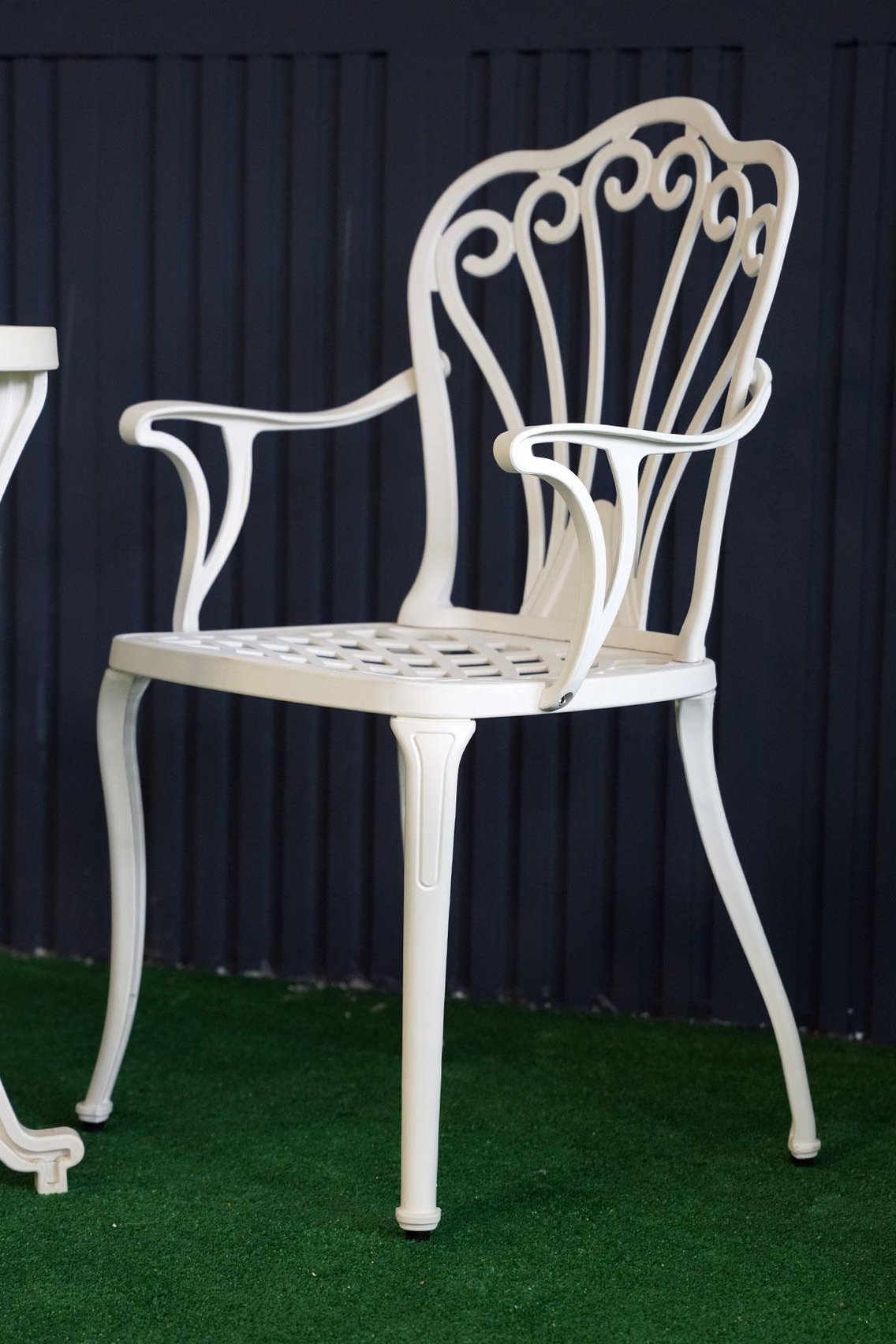 Alezy İstanbul Masa Takımı Ø75 cm Yuvarlak Masa 2 Adet İstanbul Koltuk Ferforje Görünümlü Set