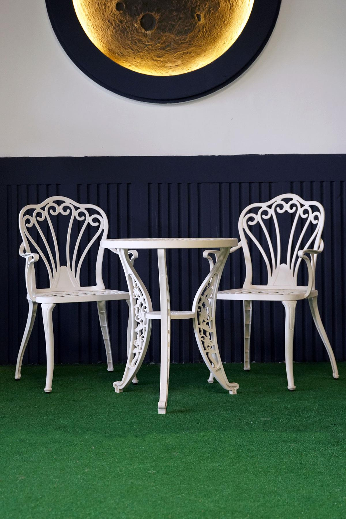 Alezy İstanbul Masa Takımı Ø75 cm Yuvarlak Masa 2 Adet İstanbul Koltuk Ferforje Görünümlü Set