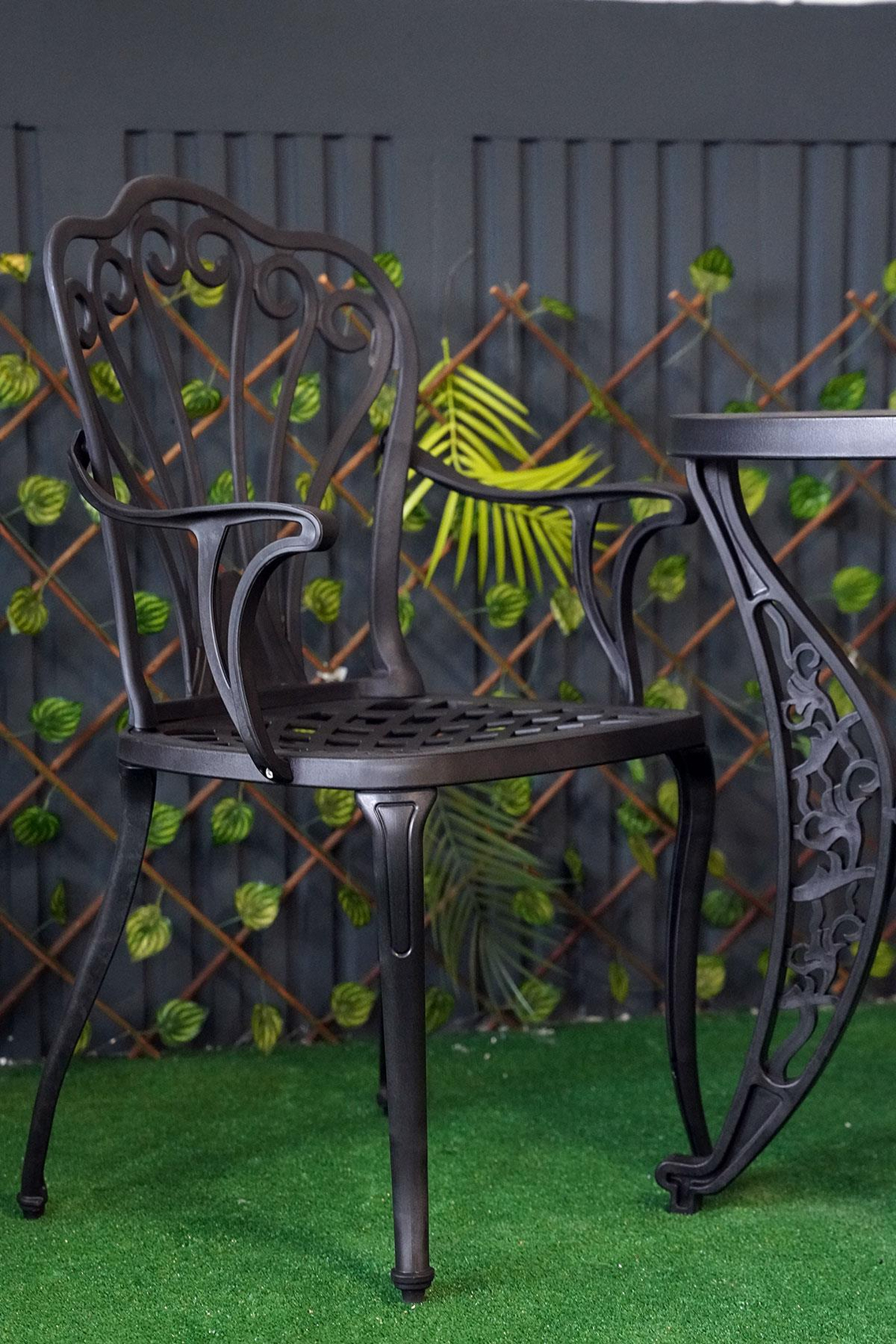 Alezy İstanbul Masa Takımı Ø75 cm Yuvarlak Masa 2 Adet İstanbul Koltuk Ferforje Görünümlü Set