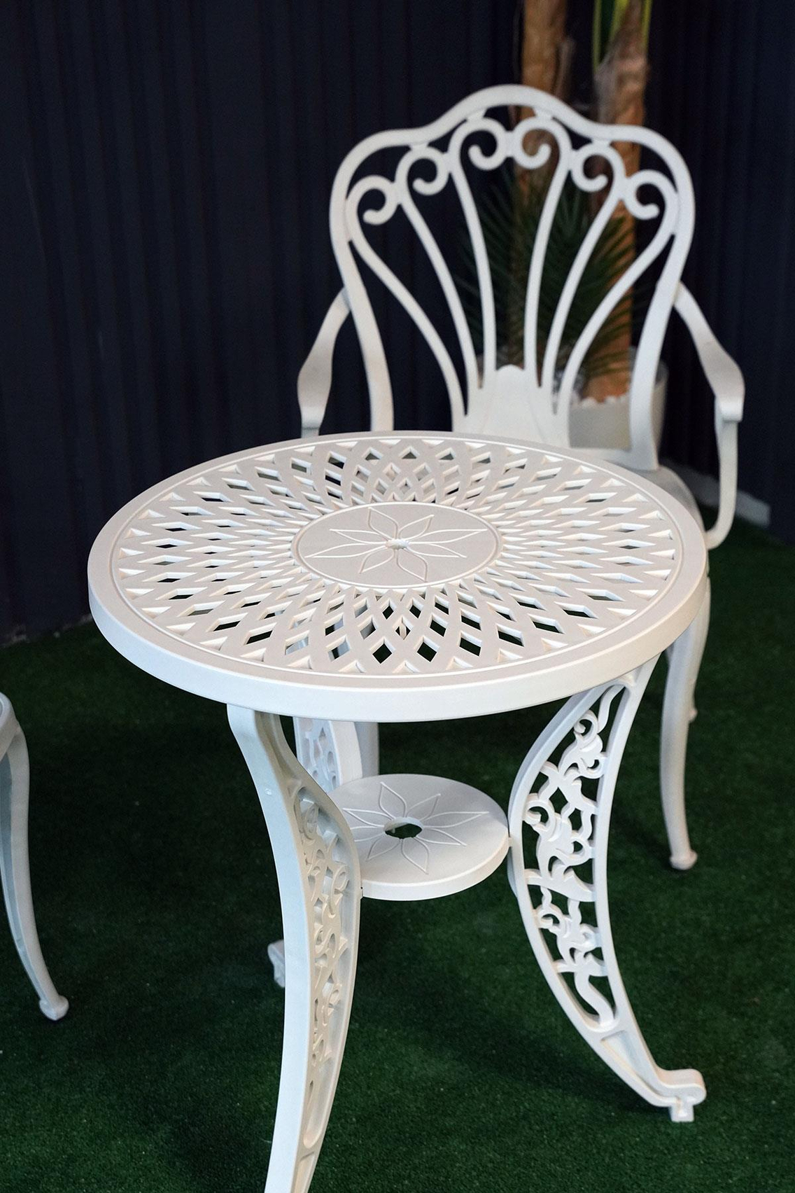 Alezy İstanbul Masa Takımı Ø75 cm Yuvarlak Masa 2 Adet İstanbul Koltuk Ferforje Görünümlü Set