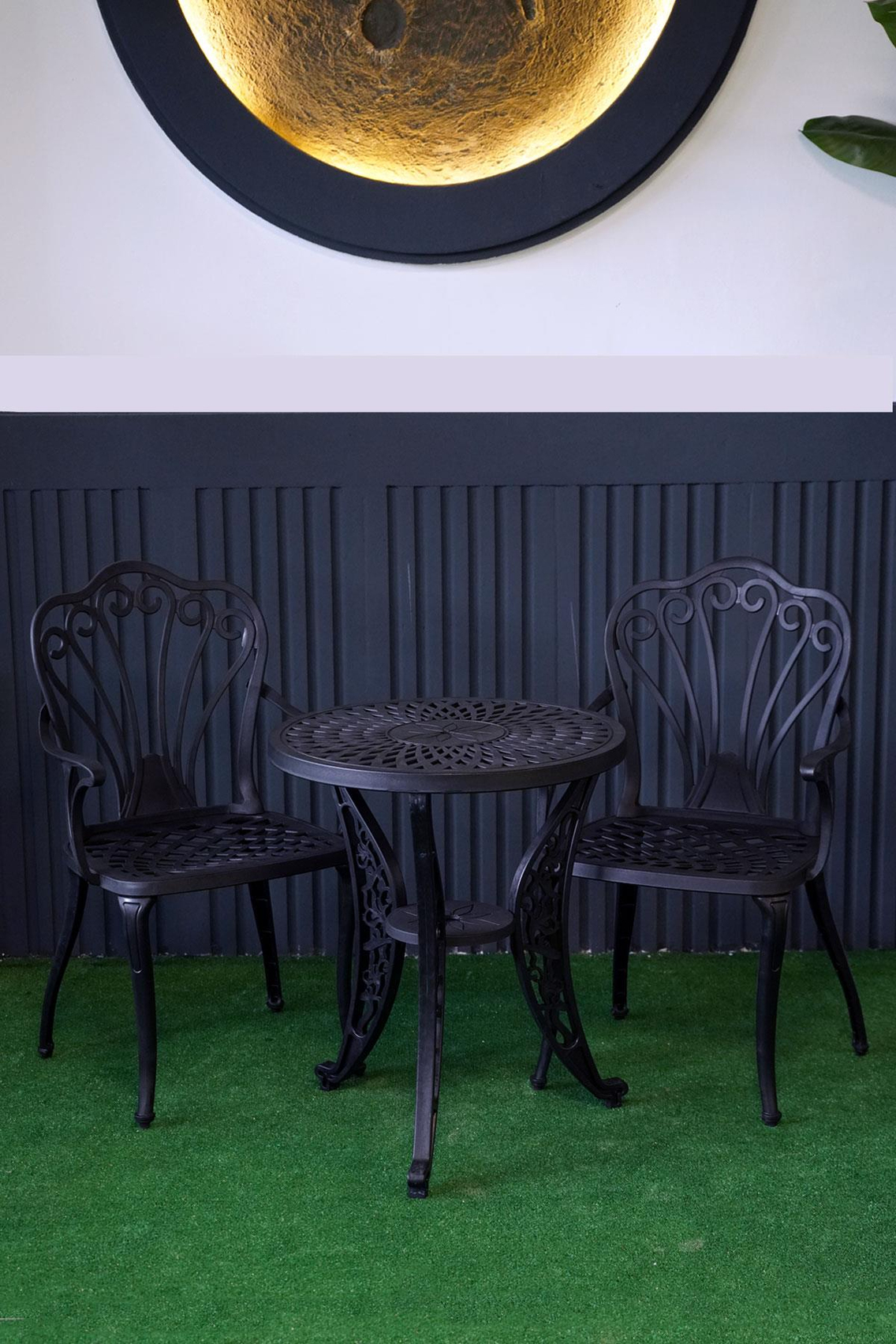 Alezy İstanbul Masa Takımı Ø75 cm Yuvarlak Masa 2 Adet İstanbul Koltuk Ferforje Görünümlü Set