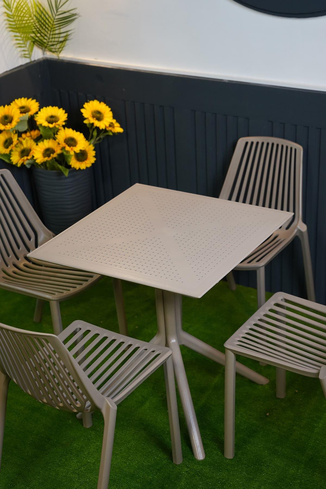Alezy Jüpiter Masa Takımı 70x70 cm Masa 4 Adet Sandalye